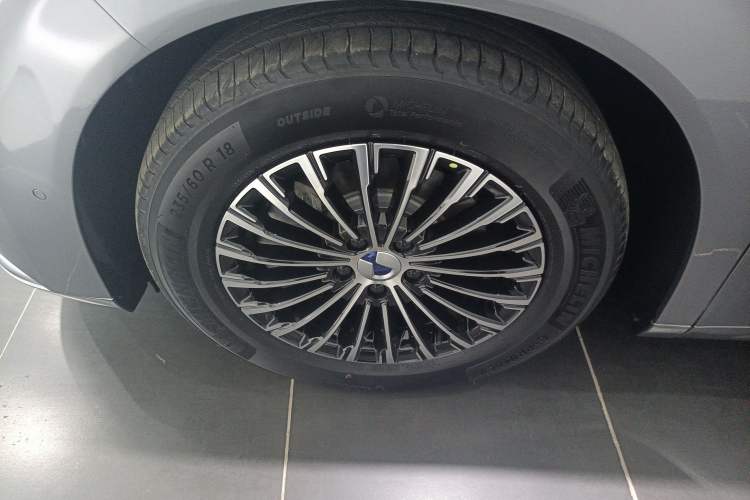 Used Denza D9 2022 DM-i 970 Four-Wheel Drive Flagship Model Exterior 7