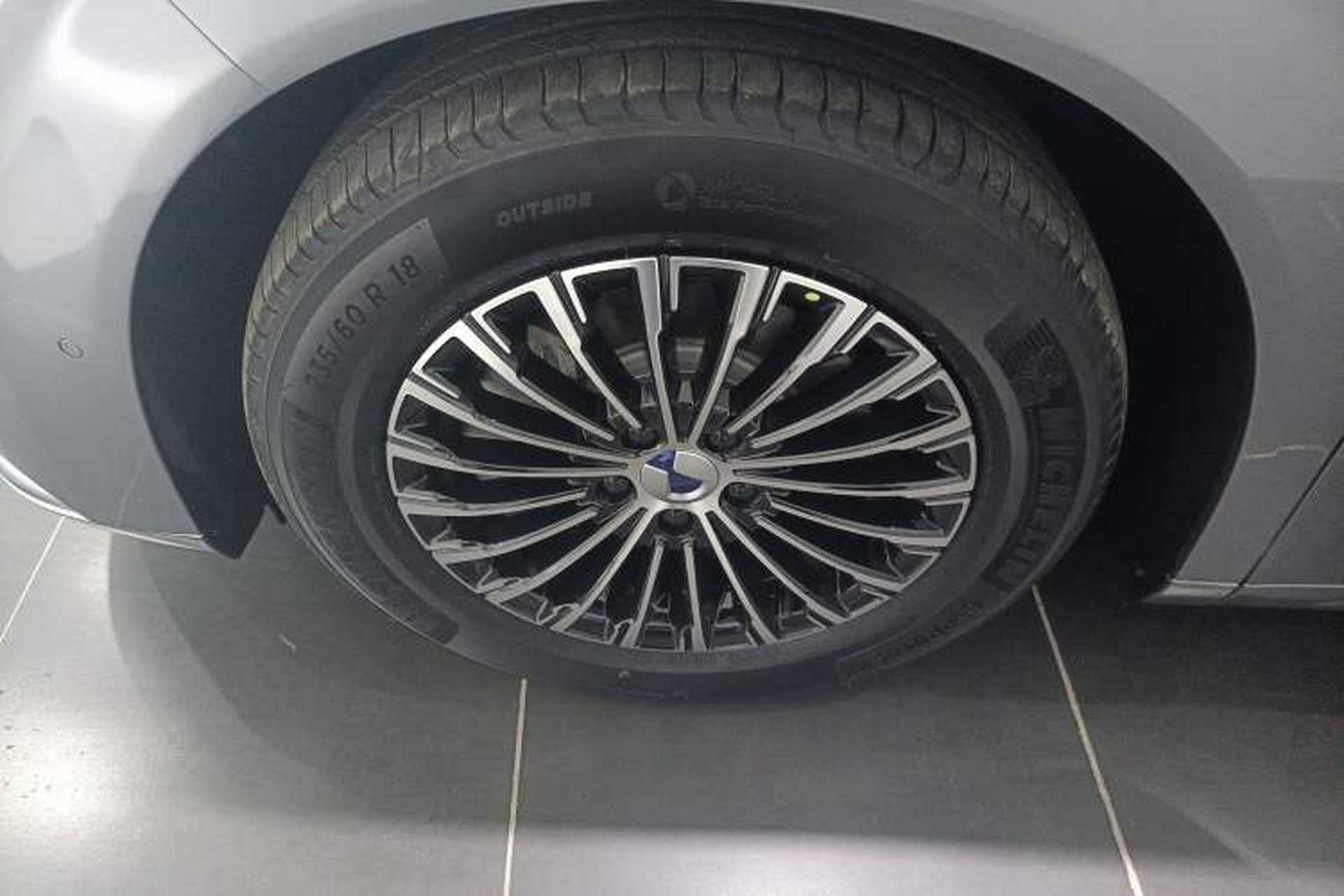 Used Denza D9 2022 DM-i 970 Four-Wheel Drive Flagship Model Exterior 7