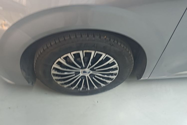 Used Denza D9 2022 DM-i 1040 Prestige Model Exterior 7