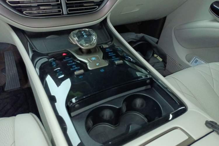 Used Denza D9 2022 DM-i 970 Four-Wheel Drive Flagship Model Gear Lever