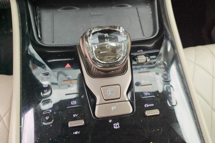 Used Denza D9 2022 DM-i 970 Four-Wheel Drive Prestige Model Gear Lever
