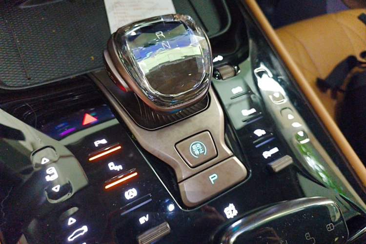 Used Denza D9 2022 DM-i 1040 Prestige Model Gear Lever