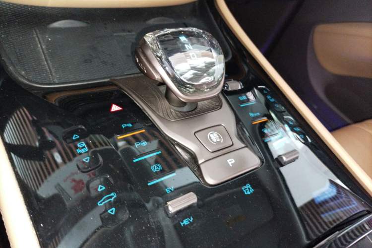 Used Denza D9 2022 DM-i 970 Four-Wheel Drive Flagship Model Gear Lever