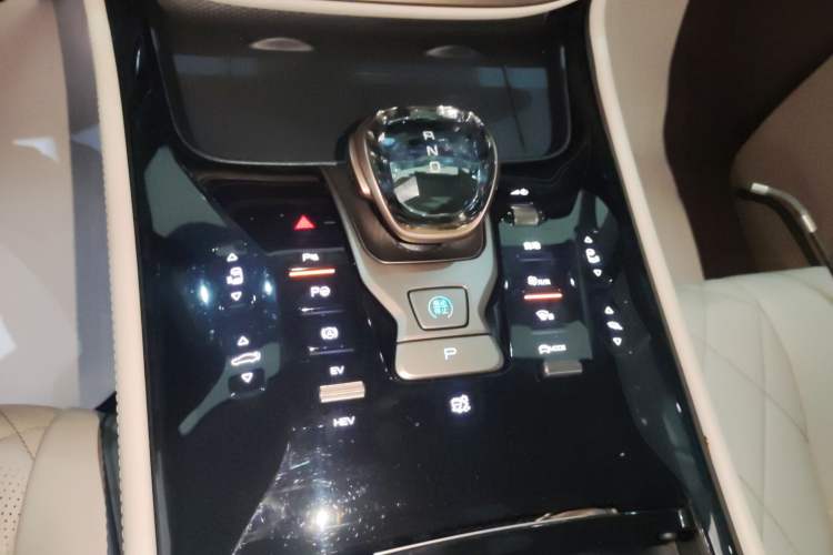Used Denza D9 2022 DM-i 970 Four-Wheel Drive Flagship Model Gear Lever