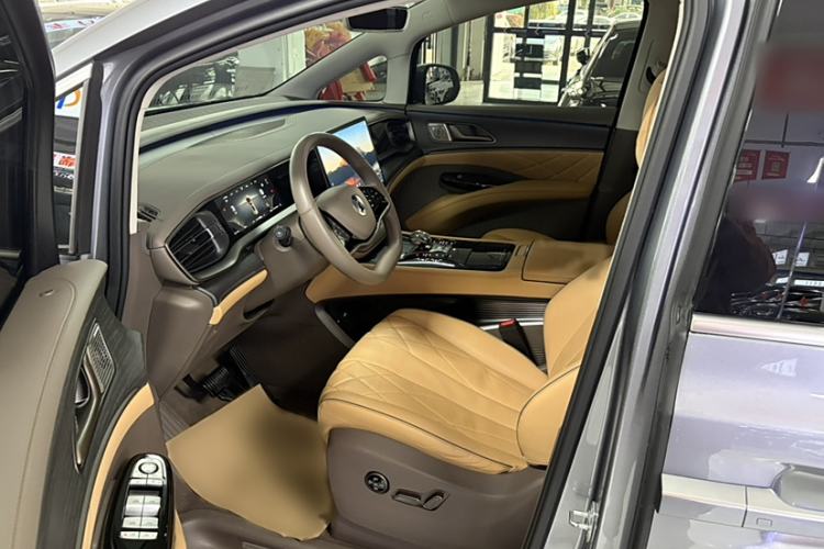 Used Denza D9 2022 DM-i 970 Four-Wheel Drive Flagship Model Interior 1