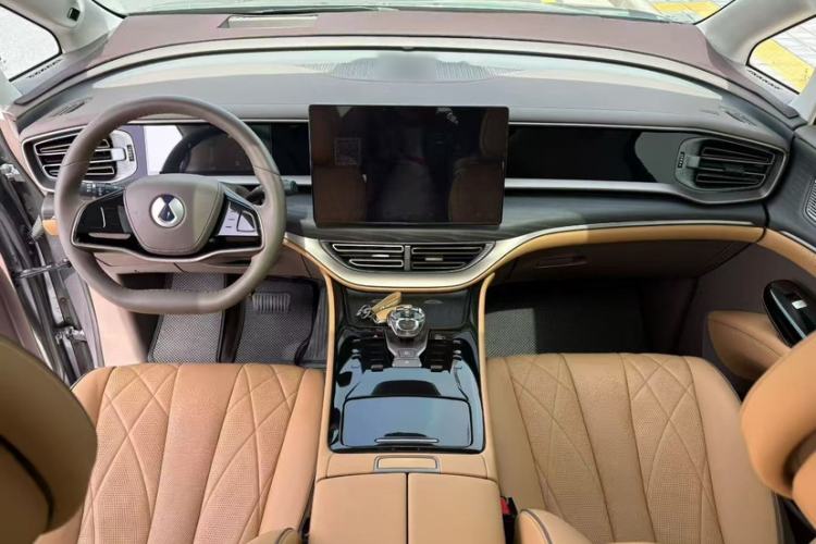 Used Denza D9 2022 DM-i 970 Four-Wheel Drive Flagship Model Interior 1