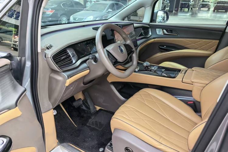 Used Denza D9 2022 DM-i 970 Four-Wheel Drive Prestige Model Interior 2