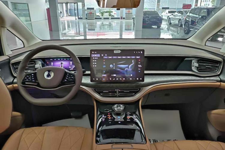 Used Denza D9 2022 DM-i 1040 Prestige Model Interior 2
