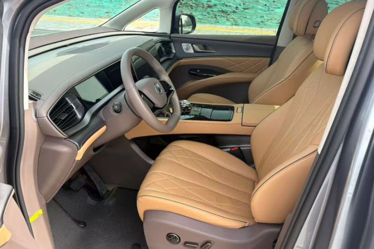 Used Denza D9 2022 DM-i 970 Four-Wheel Drive Flagship Model Interior 2