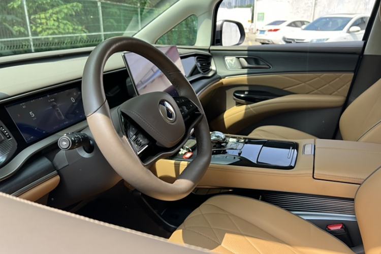 Used Denza D9 2022 DM-i 970 Four-Wheel Drive Flagship Model Interior 3