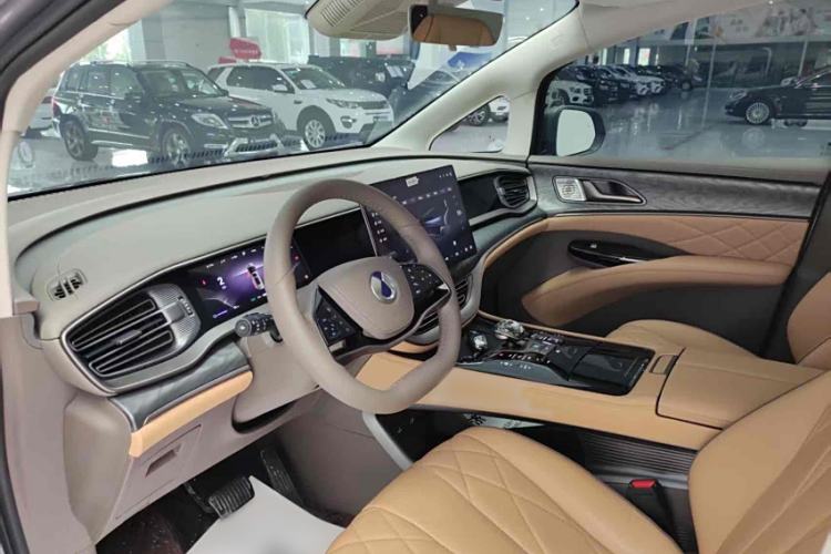 Used Denza D9 2022 DM-i 1040 Prestige Model Interior 3