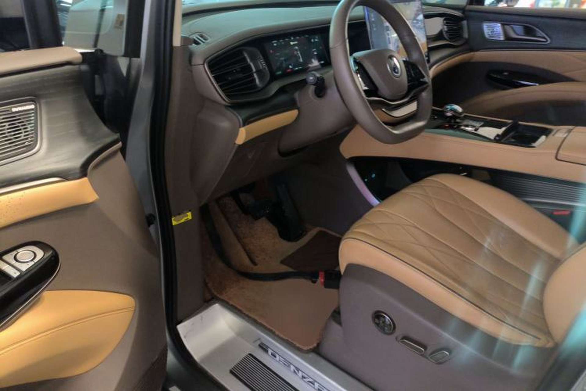 Used Denza D9 2022 EV 600 Four-Wheel Drive Prestige Model Interior 3