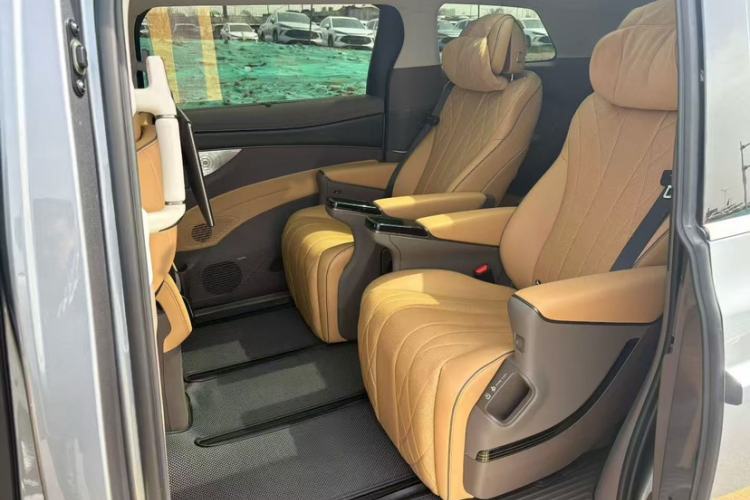 Used Denza D9 2022 DM-i 970 Four-Wheel Drive Flagship Model Interior 3