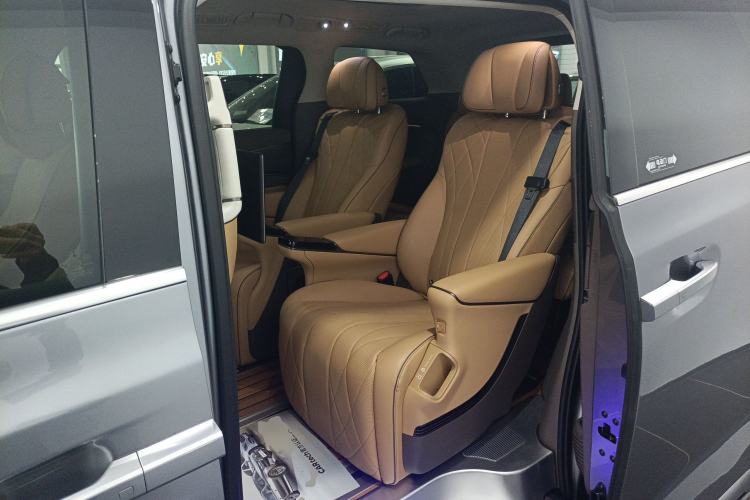 Used Denza D9 2022 DM-i 970 Four-Wheel Drive Flagship Model Interior 4