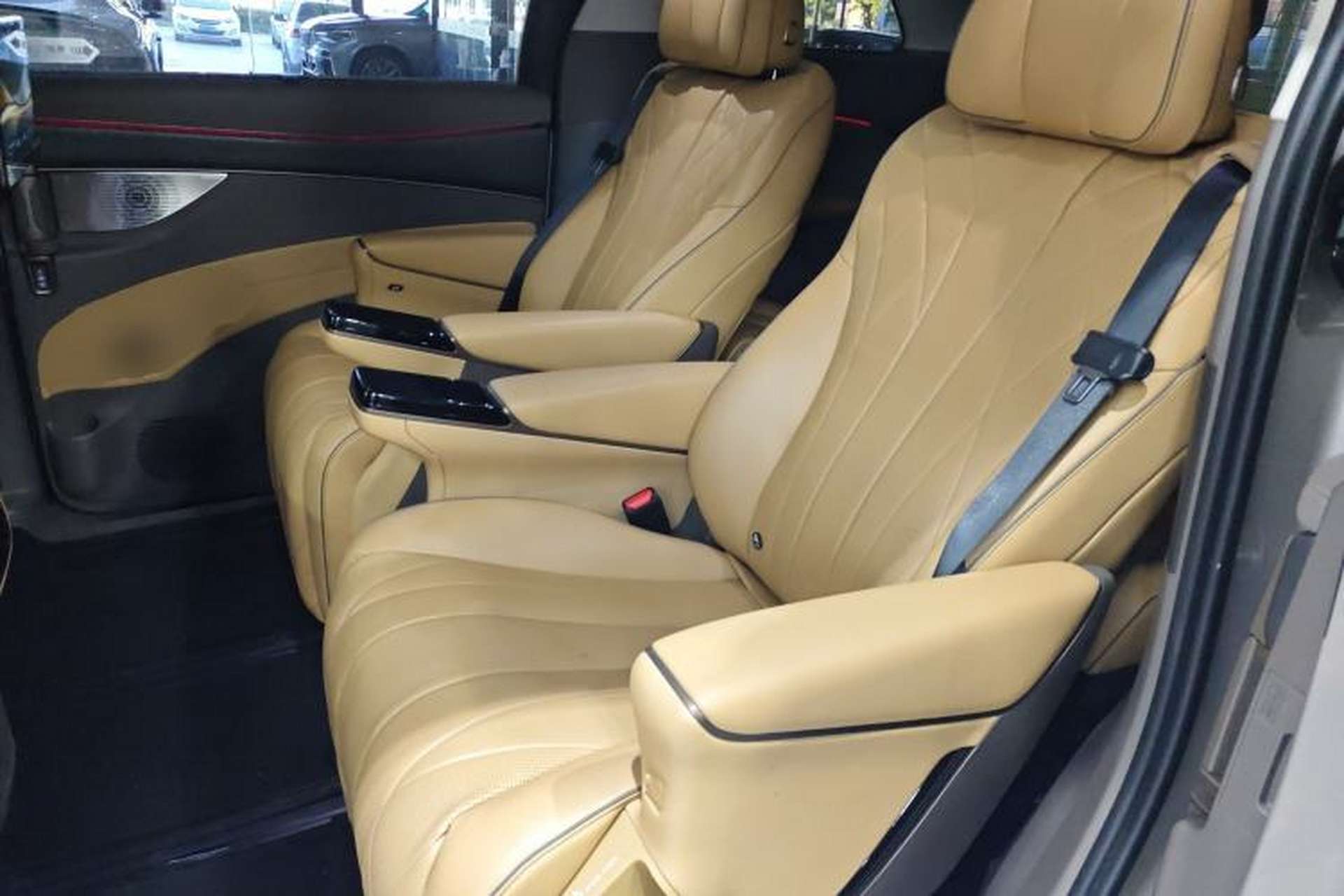 Used Denza D9 2022 DM-i 970 Four-Wheel Drive Flagship Model Interior 4