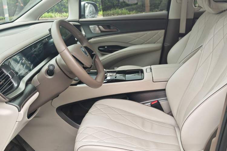Used Denza D9 2022 DM-i 970 Four-Wheel Drive Prestige Model Interior 5