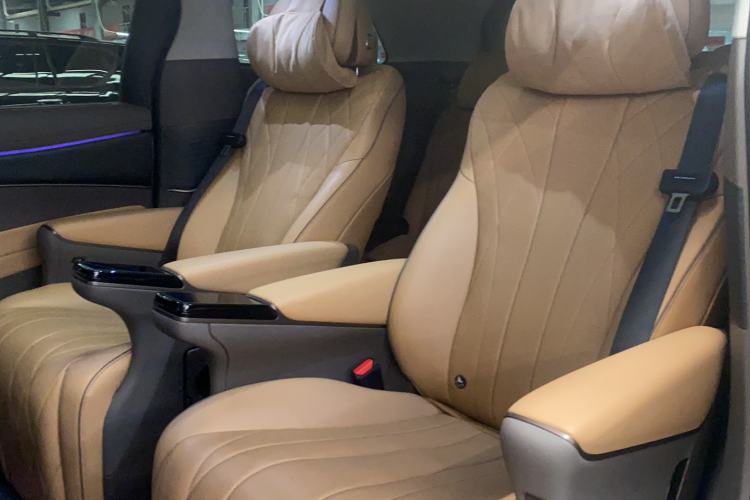Used Denza D9 2022 DM-i 970 Four-Wheel Drive Flagship Model Interior 5