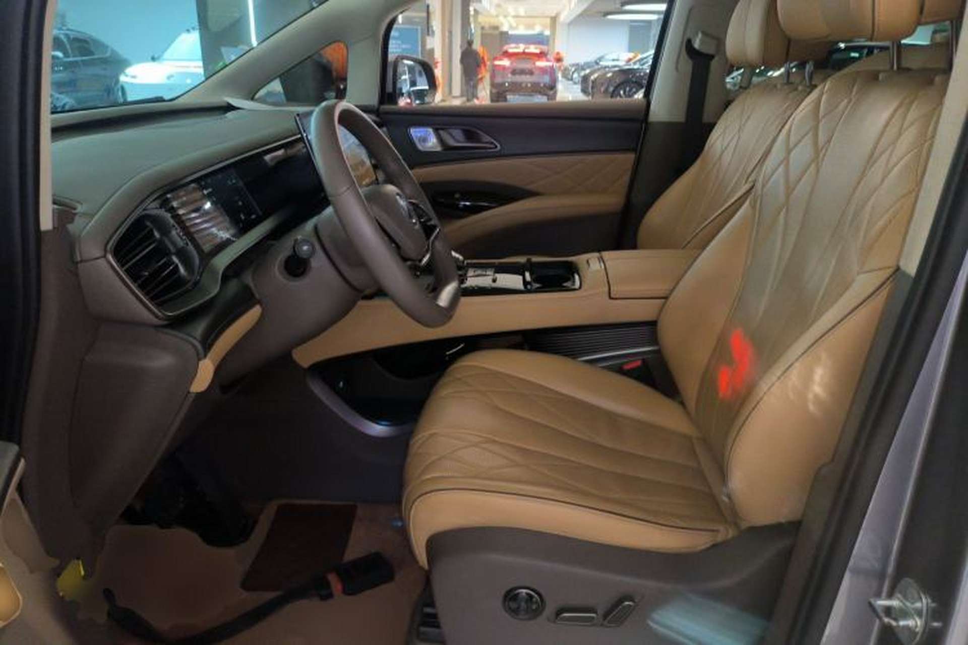 Used Denza D9 2022 EV 600 Four-Wheel Drive Prestige Model Left Front Seat