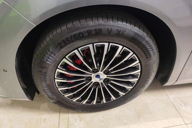 Used Denza D9 2022 DM-i 970 Four-Wheel Drive Flagship Model Left Front Wheel Hub