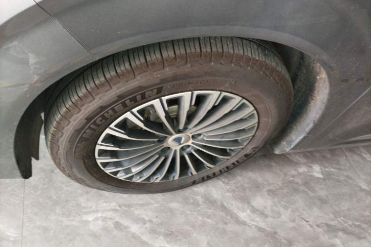Used Denza D9 2022 DM-i 970 Four-Wheel Drive Flagship Model Left Front Wheel Hub
