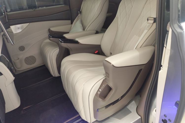 Used Denza D9 2022 DM-i 970 Four-Wheel Drive Flagship Model Left Rear Seat
