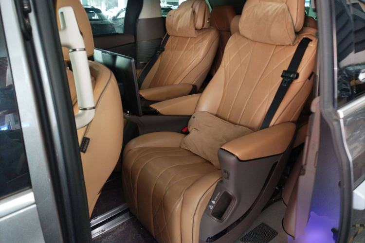 Used Denza D9 2022 DM-i 970 Four-Wheel Drive Flagship Model Left Rear Seat