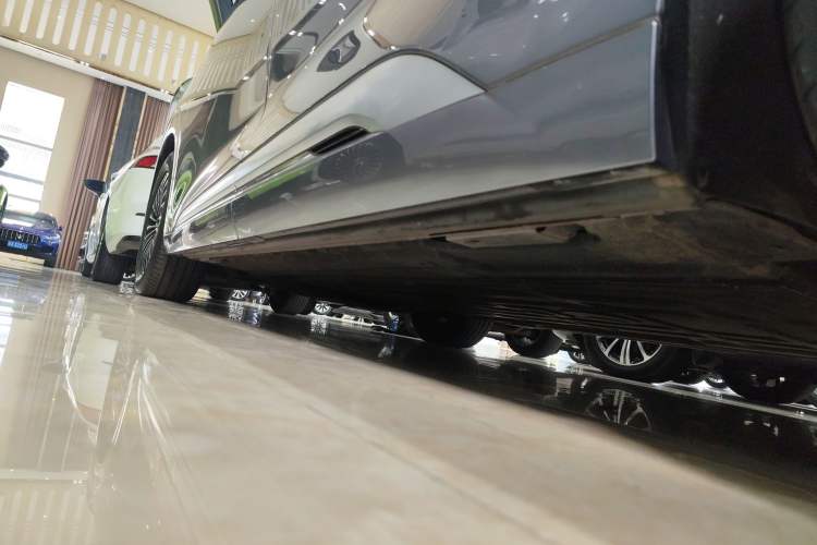 Used Denza D9 2022 DM-i 970 Four-Wheel Drive Flagship Model Left Side Sill