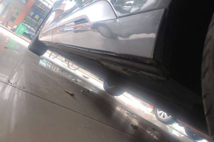 Used Denza D9 2022 DM-i 1040 Prestige Model Left Side Sill