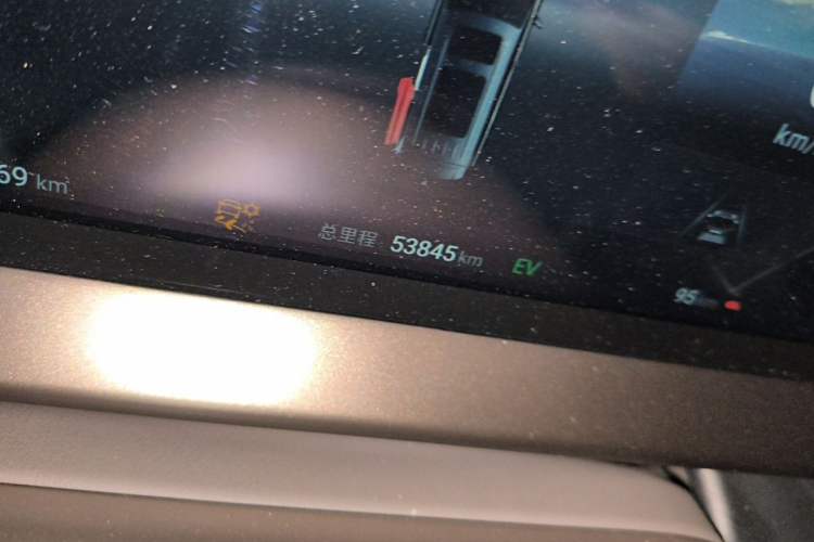 Used Denza D9 2022 DM-i 1040 Prestige Model Odometer Close Up