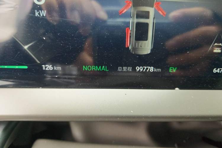 Used Denza D9 2022 DM-i 970 Four-Wheel Drive Prestige Model Odometer Close Up