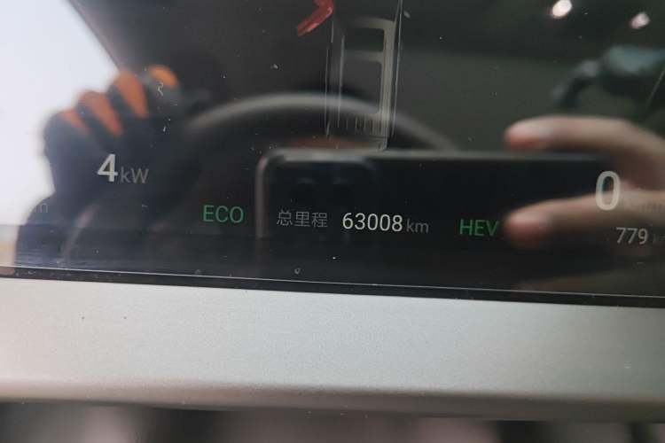 Used Denza D9 2022 DM-i 945 Luxury Model Odometer Close Up