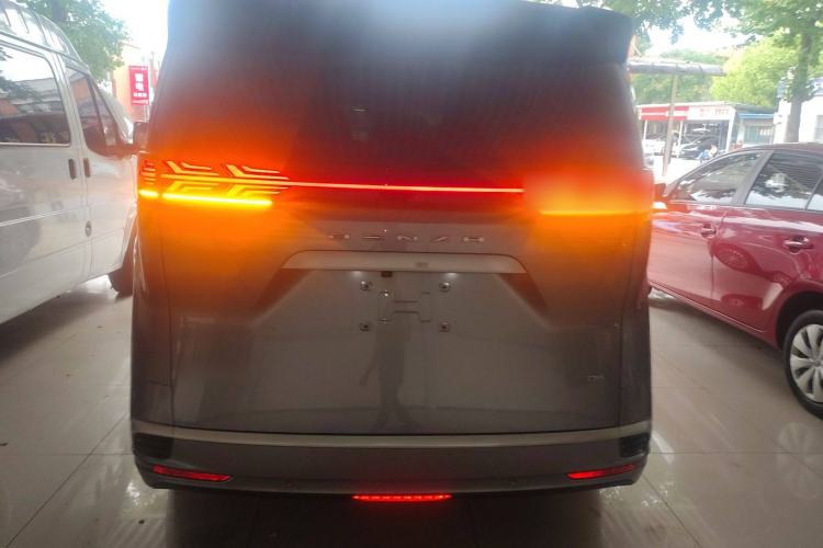 Used Denza D9 2022 DM-i 1040 Prestige Model Rear