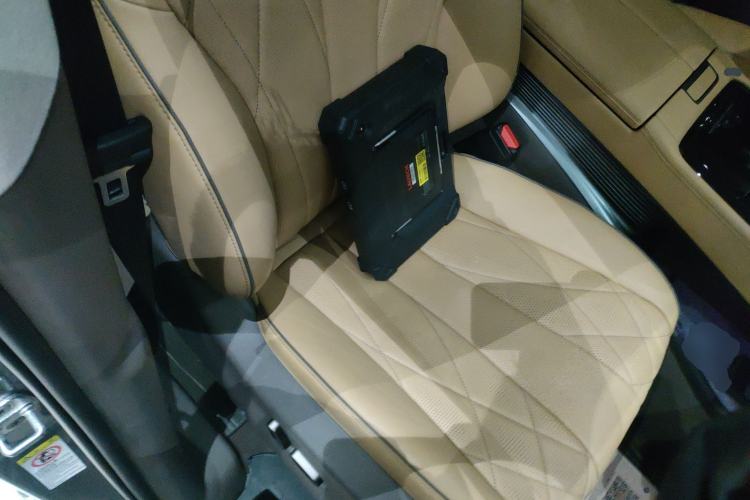 Used Denza D9 2022 DM-i 970 Four-Wheel Drive Flagship Model Right Front Seat