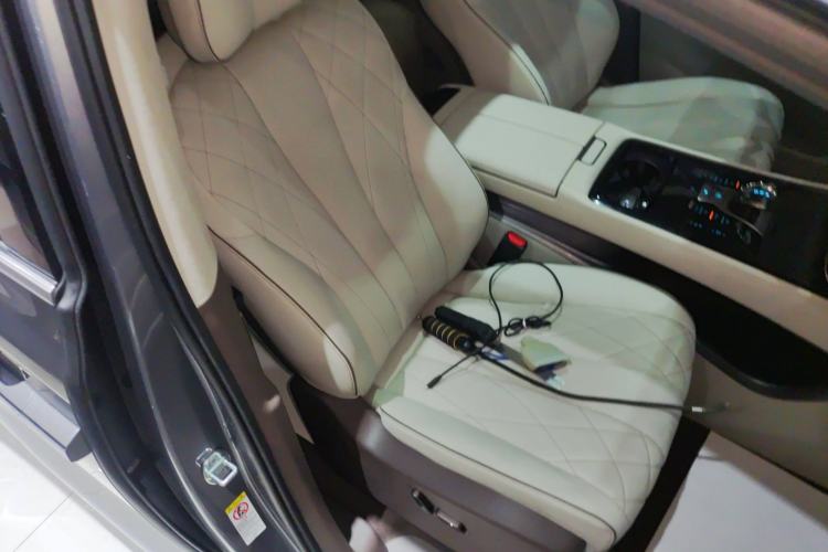 Used Denza D9 2022 DM-i 970 Four-Wheel Drive Flagship Model Right Front Seat