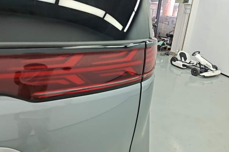 Used Denza D9 2022 DM-i 1040 Prestige Model Right Rear Taillight