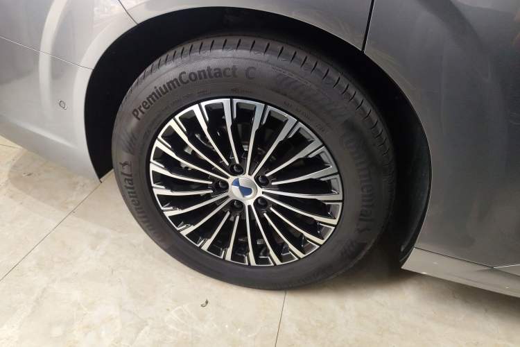 Used Denza D9 2022 DM-i 970 Four-Wheel Drive Flagship Model Right Rear Wheel Hub