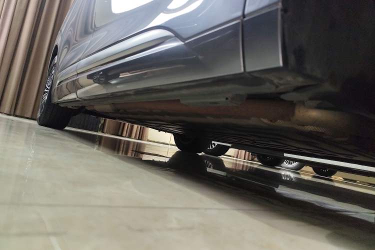 Used Denza D9 2022 DM-i 970 Four-Wheel Drive Flagship Model Right Side Sill