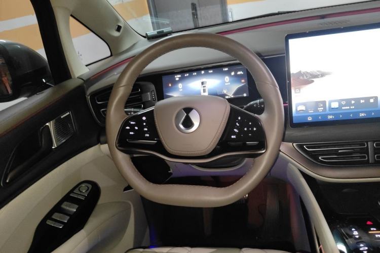 Used Denza D9 2022 DM-i 970 Four-Wheel Drive Flagship Model Steering Wheel