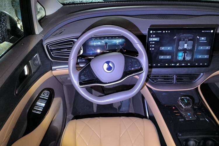 Used Denza D9 2022 DM-i 1040 Prestige Model Steering Wheel