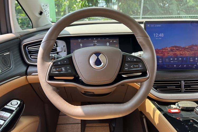 Used Denza D9 2022 DM-i 970 Four-Wheel Drive Flagship Model Steering Wheel