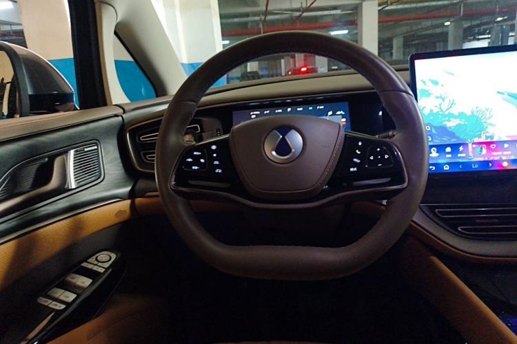 Used Denza D9 2022 DM-i 1040 Prestige Model Steering Wheel