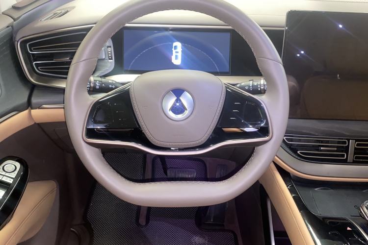 Used Denza D9 2022 DM-i 970 Four-Wheel Drive Flagship Model Steering Wheel