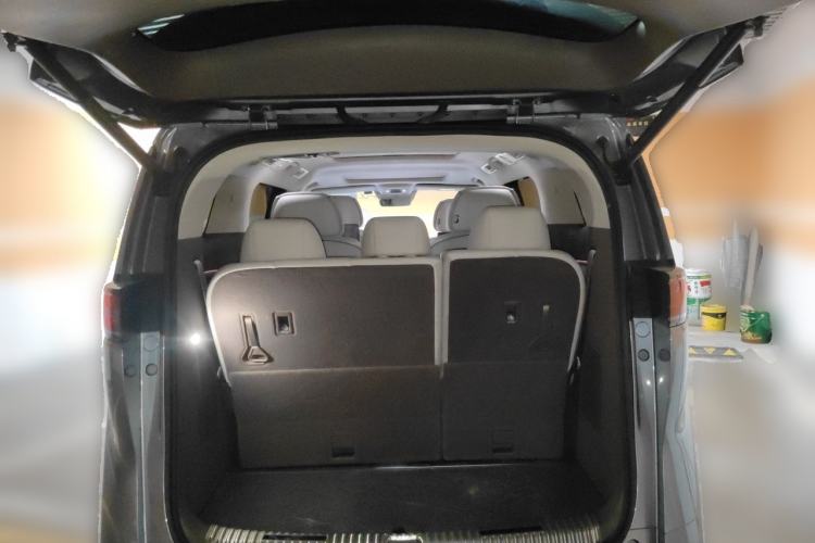 Used Denza D9 2022 DM-i 970 Four-Wheel Drive Flagship Model Trunk