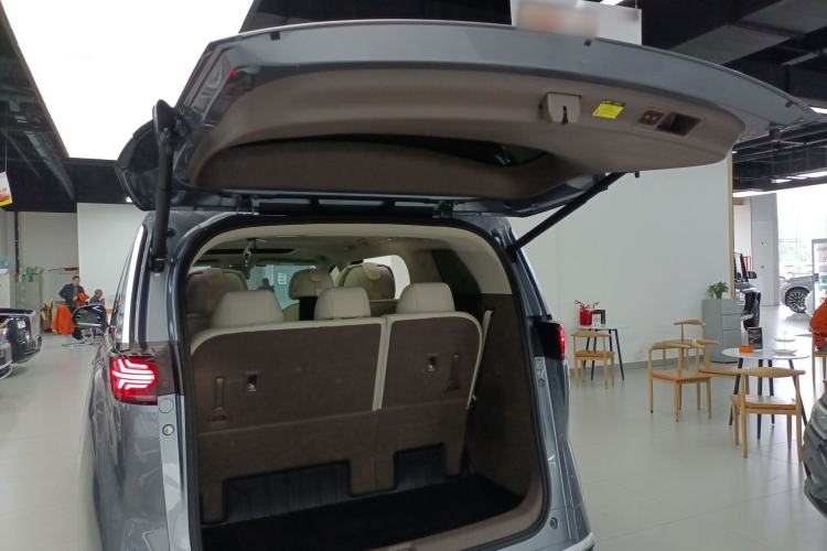 Used Denza D9 2022 DM-i 970 Four-Wheel Drive Flagship Model Trunk