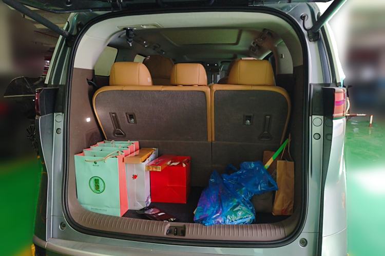 Used Denza D9 2022 DM-i 1040 Prestige Model Trunk