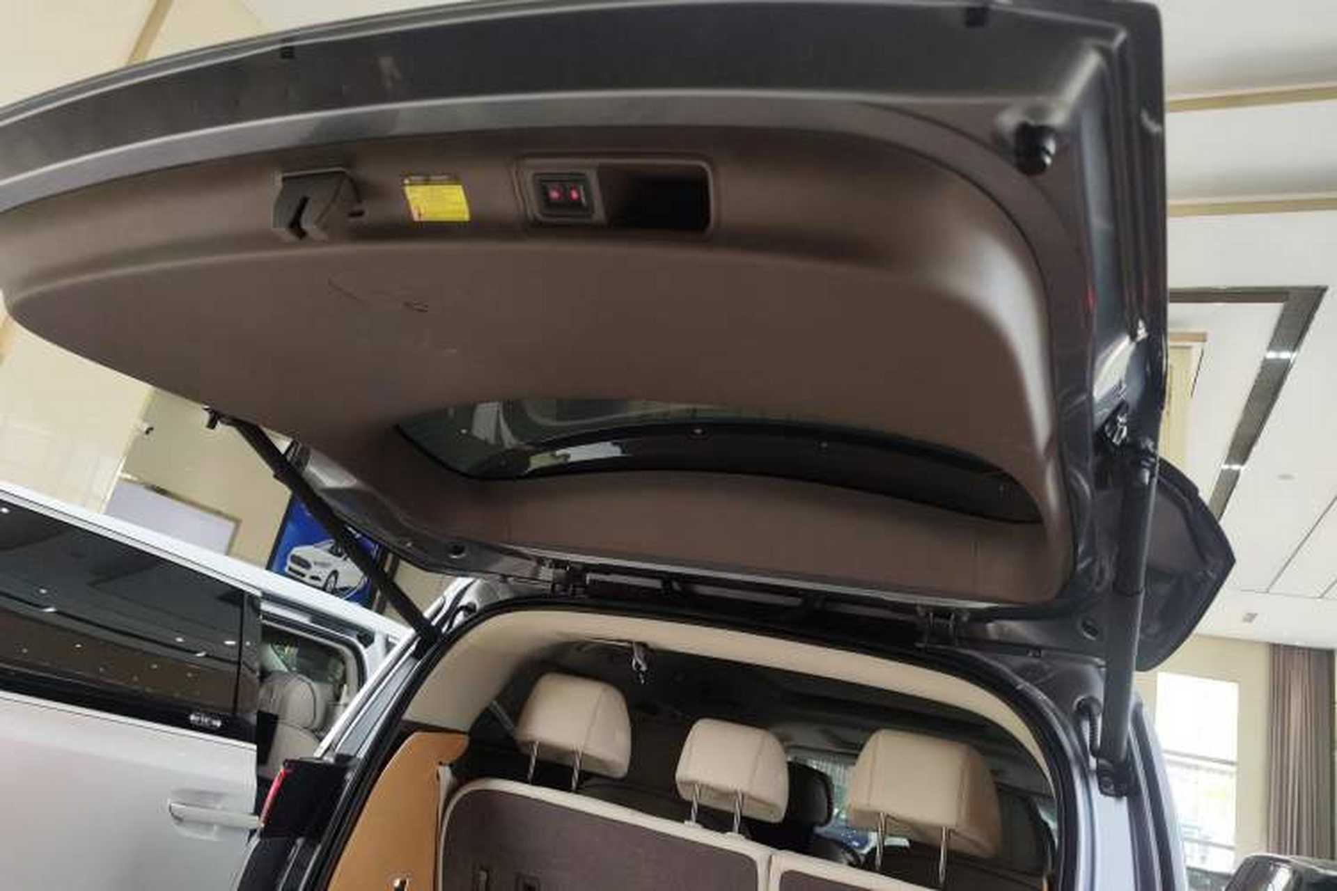 Used Denza D9 2022 DM-i 970 Four-Wheel Drive Flagship Model Trunk