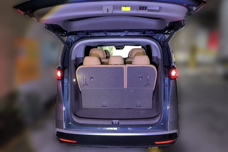 Used Denza D9 2022 DM-i 1040 Prestige Model Trunk