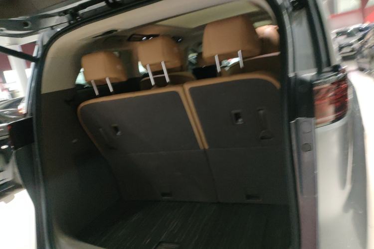 Used Denza D9 2022 DM-i 970 Four-Wheel Drive Flagship Model Trunk