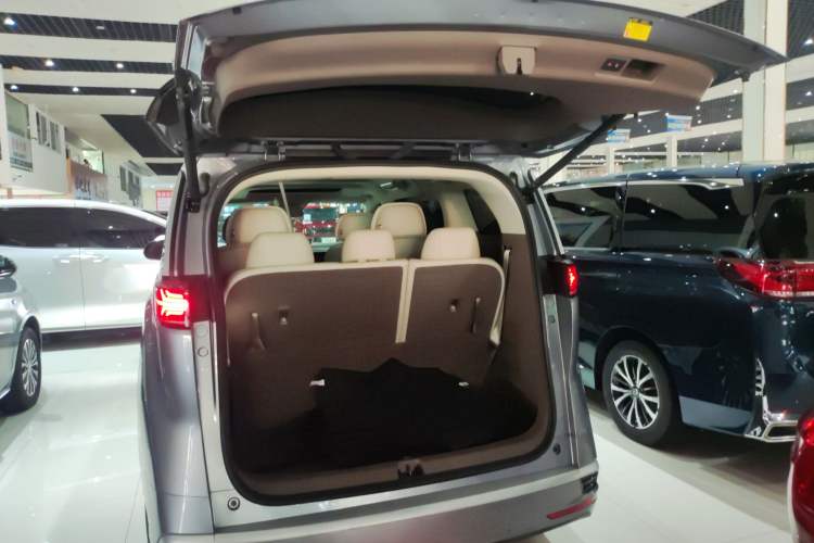 Used Denza D9 2022 DM-i 970 Four-Wheel Drive Flagship Model Trunk