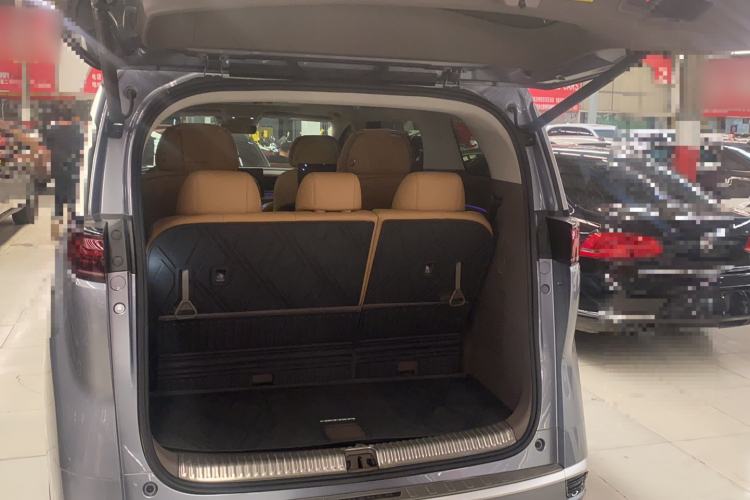 Used Denza D9 2022 DM-i 970 Four-Wheel Drive Flagship Model Trunk